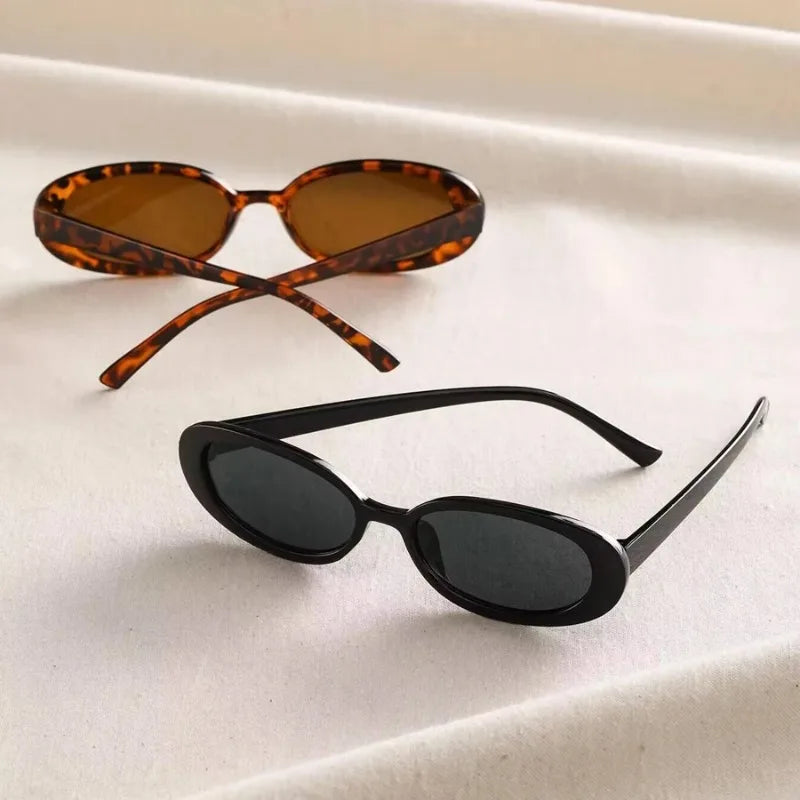 Lunettes de soleil Ă©caille au style raffinĂ© | Monture ovale vintage avec reflets ambrĂ©s | ĂlĂ©gance intemporelle pour vos journĂ©es ensoleillĂ©es | Accessoire de mode chic et sophistiquĂ© | Lunettes lĂ©gĂšres et confortables au quotidien | Style rĂ©tro modernisĂ© pour un look unique | Protection solaire avec une touche dâĂ©lĂ©gance | Monture durable inspirĂ©e par lâĂ©clat de lâambre | Lunettes tendance alliant confort et raffinement | Charme vintage et modernitĂ© dans une seule monture