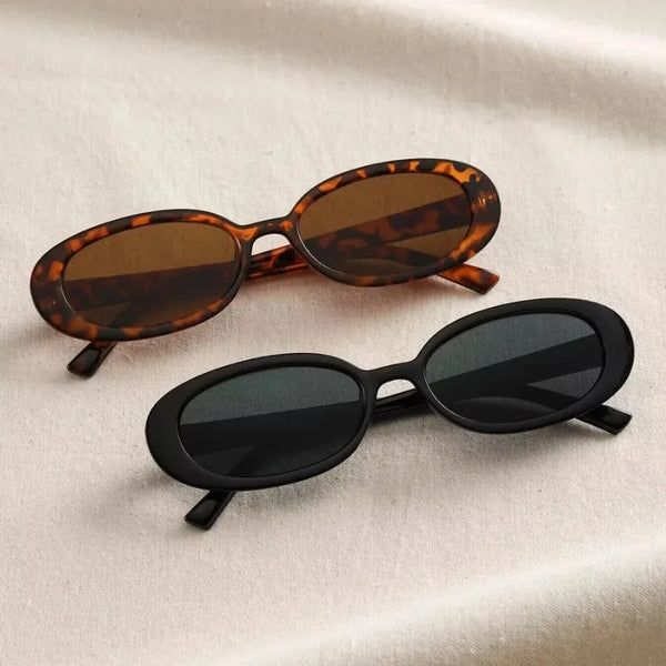 Lunettes de soleil écaille au style raffiné | Monture ovale vintage avec reflets ambrés | Élégance intemporelle pour vos journées ensoleillées | Accessoire de mode chic et sophistiqué | Lunettes légères et confortables au quotidien | Style rétro modernisé pour un look unique | Protection solaire avec une touche d’élégance | Monture durable inspirée par l’éclat de l’ambre | Lunettes tendance alliant confort et raffinement | Charme vintage et modernité dans une seule monture