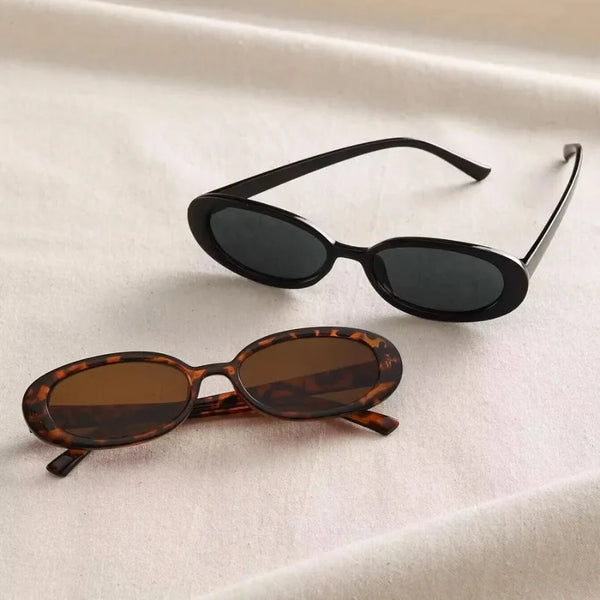 Lunettes de soleil écaille au style raffiné | Monture ovale vintage avec reflets ambrés | Élégance intemporelle pour vos journées ensoleillées | Accessoire de mode chic et sophistiqué | Lunettes légères et confortables au quotidien | Style rétro modernisé pour un look unique | Protection solaire avec une touche d’élégance | Monture durable inspirée par l’éclat de l’ambre | Lunettes tendance alliant confort et raffinement | Charme vintage et modernité dans une seule monture